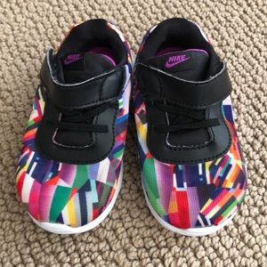 Nike multi colored Tanjun girls size 6c